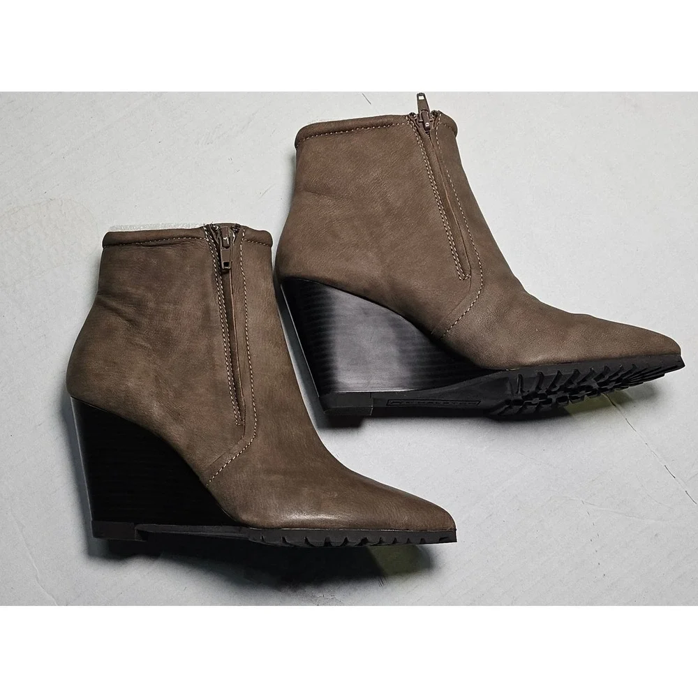 H by Halston HAL Taupe Leather Pointed Toe Wedge Ankle Boots‎ A271616 Womens 5M
